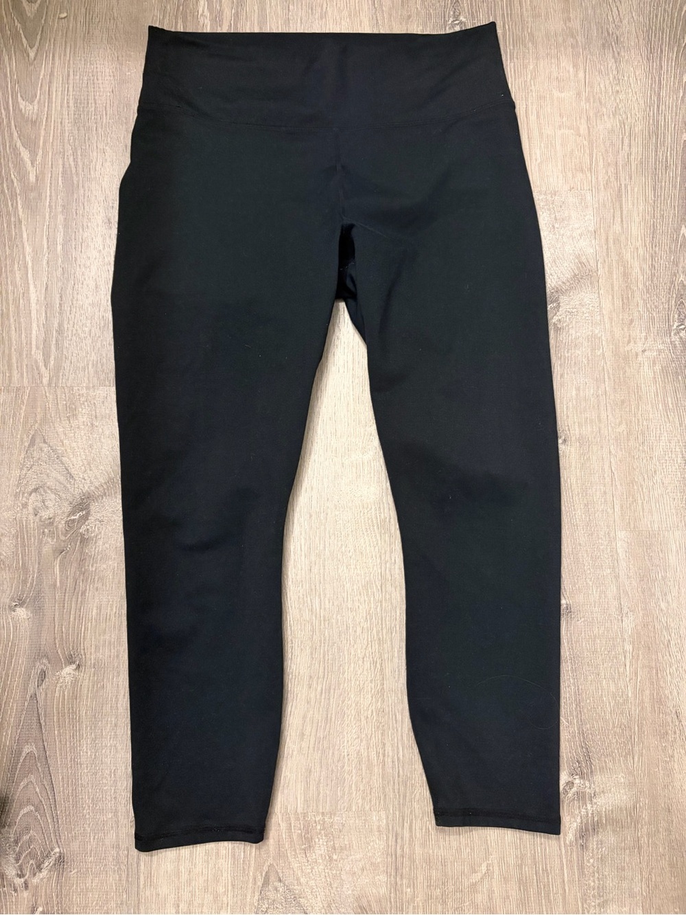 Women's Fabletics Powerhold High Waisted Athletic Capri Leggings- Size M- Used